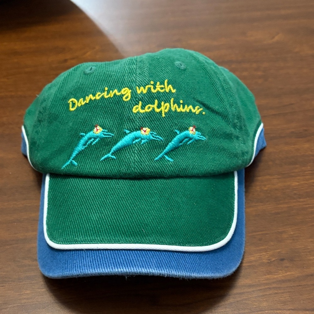 SPICY DUGONG
DANCING WITH DOLPHIN CAP